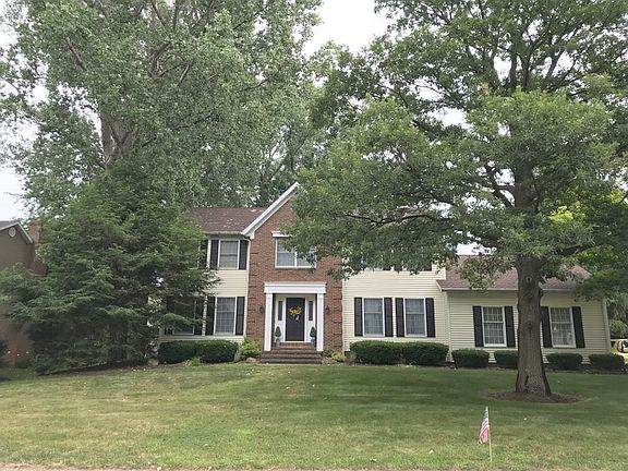 3rd image of 765 Huntington Dr