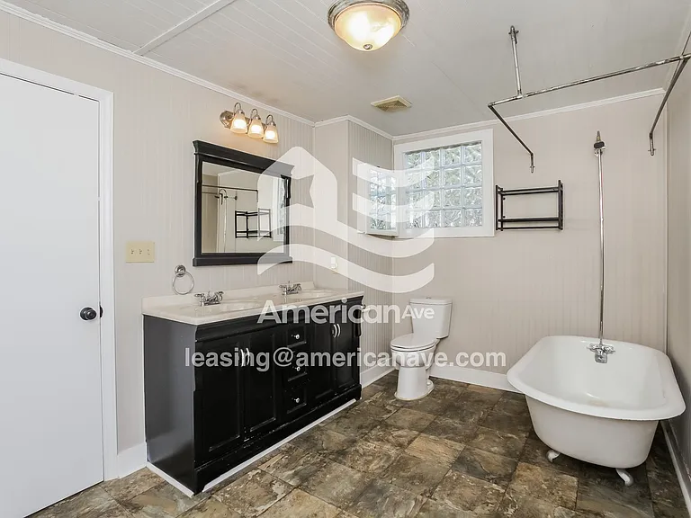 1732_011_wm_-_main_bathroom_13528856.jpg