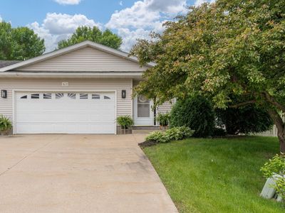 623 E Rolling Hills Dr, Le Center, MN, 56057