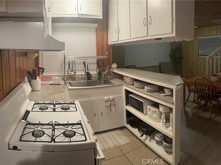 1545 Ross St — Photo 8