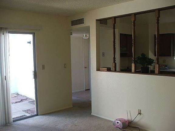 Fantastic living room that looks into the kitchen.