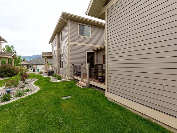 5th image of 2805 Blackbird Dr APT B