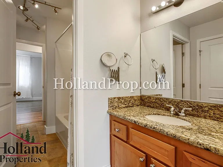 4859 SE Vintage Pl — Photo 19