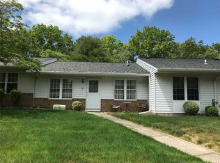 392 Woodbridge Dr, Ridge, NY 11961