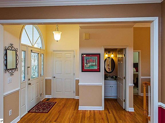 3rd image of 82 River Park Ln
