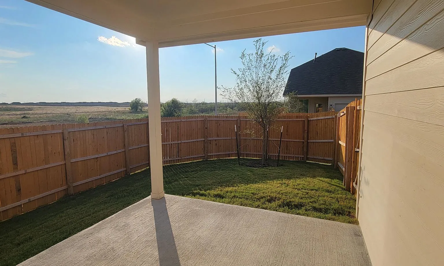 4 bed, 2284 sqft, $2,900 — Photo 3