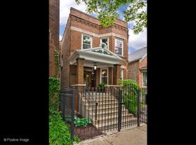 2704 N Sacramento Ave, Chicago, IL