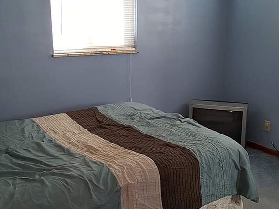 5th image of 504 Green Acres Cir