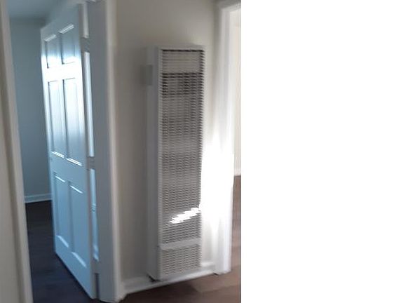 5th image of 808 W Century Blvd