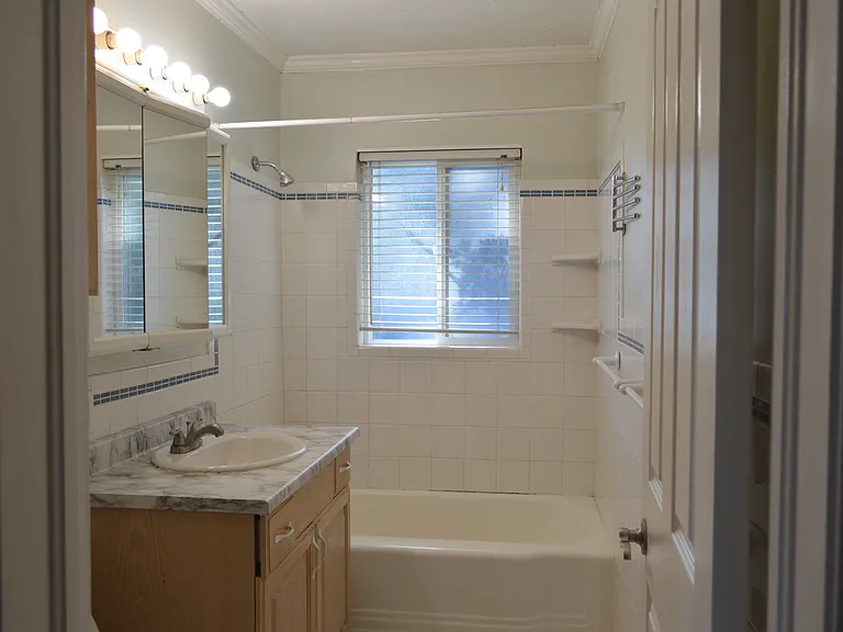 2836 S Kenwood St — Photo 20