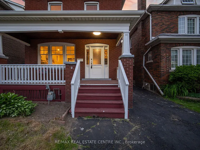 90 Holton Ave S — Photo 4