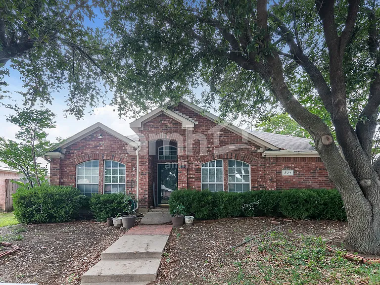 804 Pebble Ridge Dr — Photo 1