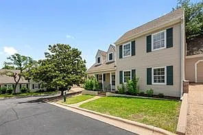 3 bed, 3.0 bath, 1969 sqft, $3,500 — Photo 2
