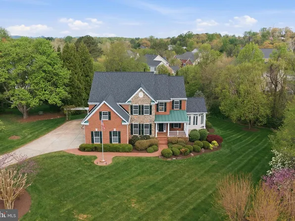 1220 Admiral Zumwalt Ln, Herndon, VA 20170