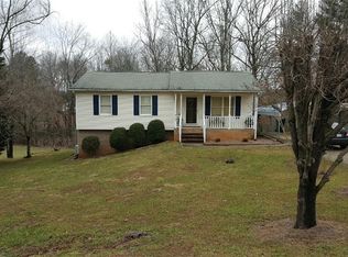 225 Oak Ridge Dr, Mount Airy, NC 27030
