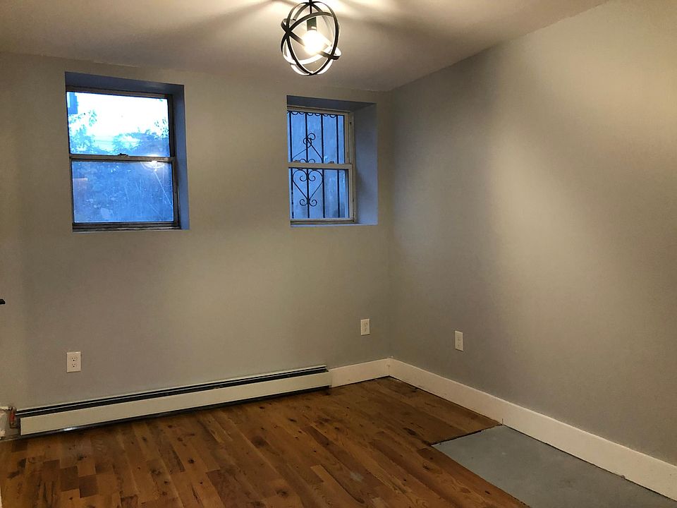 2nd image of 147 Van Horne St #1Y