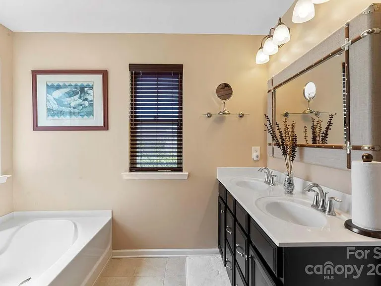5009 Mockernut Ln — Photo 26