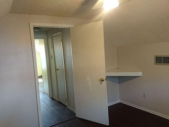 Upstairs bedroom 2