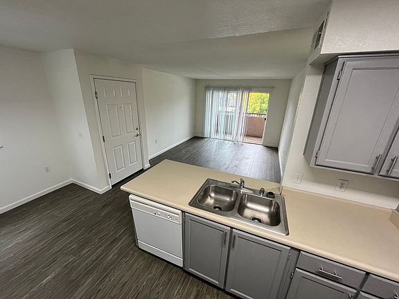 5th image of 2301 Sammy Way #2102