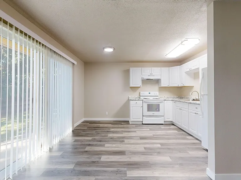 212 N Roosevelt St — Photo 15