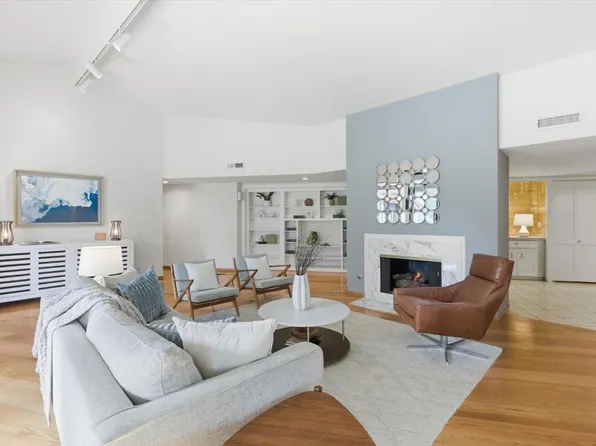 300 Sand Hill Cir APT 301, Menlo Park, CA 94025