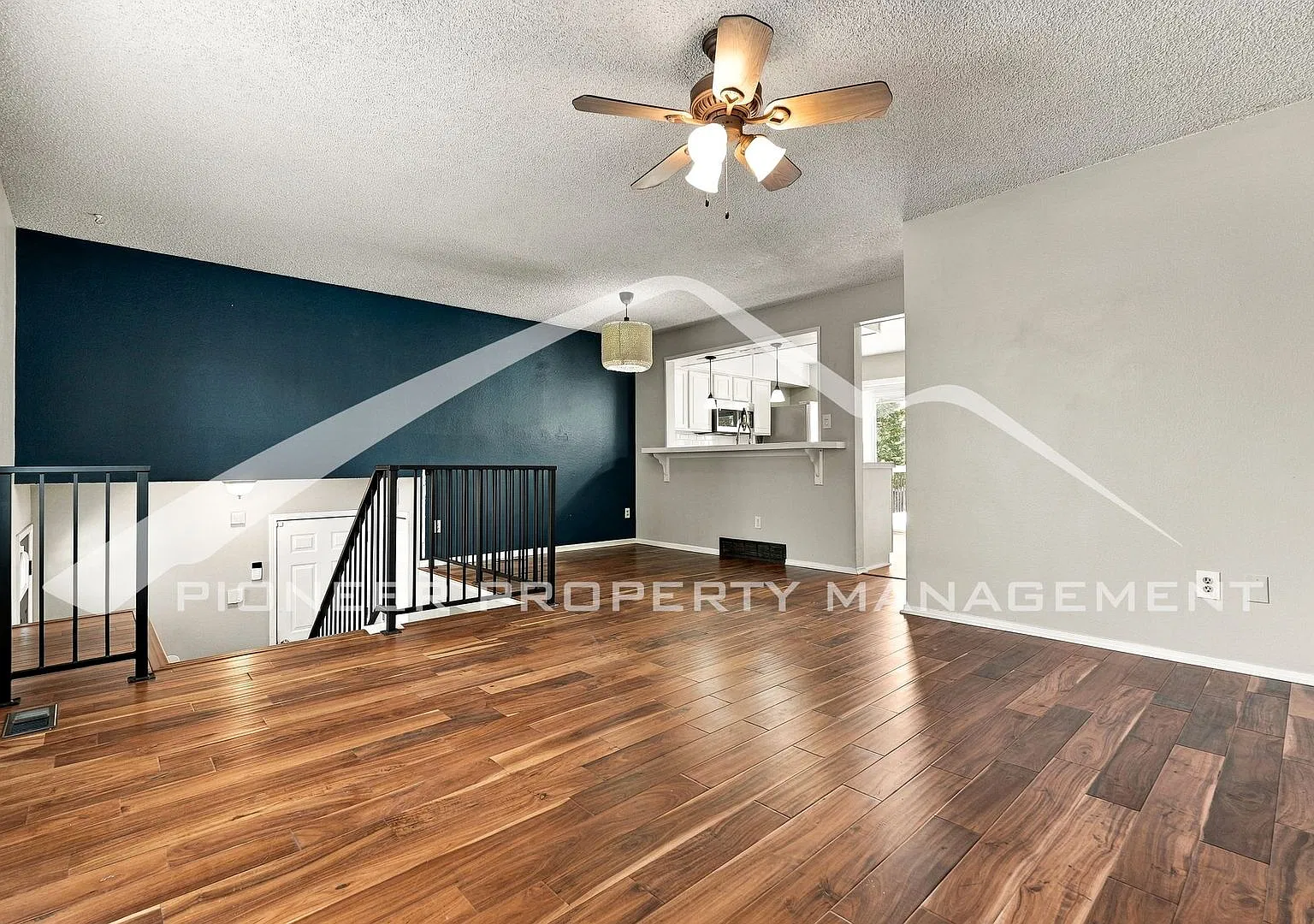 Spacious Home with Wood Fireplace and Deck — Photo 3