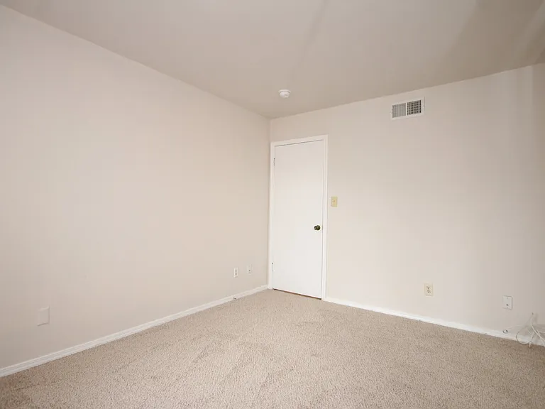 2303 W Michigan Ave #F9 — Photo 15