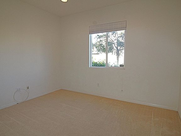 4th image of 812 Waterway Ln
