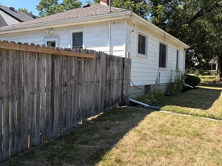 995 Lakeview Ave — Photo 2