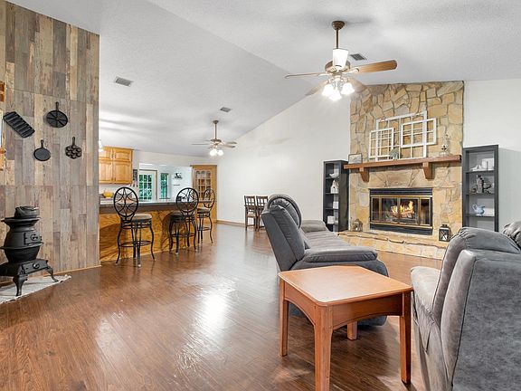 3rd image of 8801 Green Oak Dr