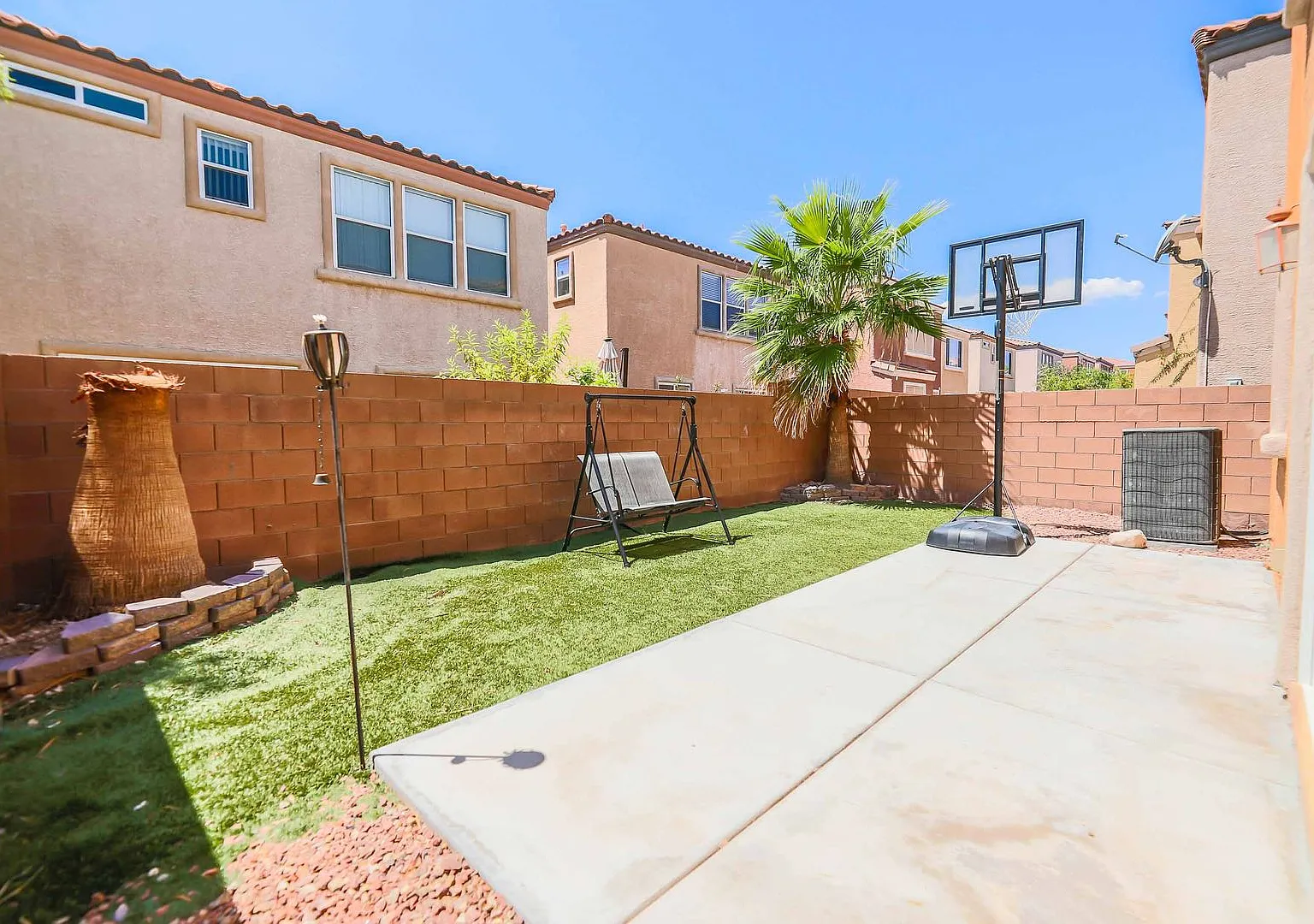 Amazing 2 Story Home With 4 Bedrooms And 3 Bathrooms. — Photo 4