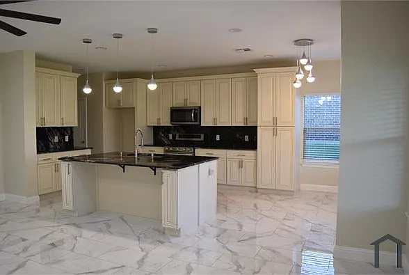 411 Paddock Ln — Photo 17