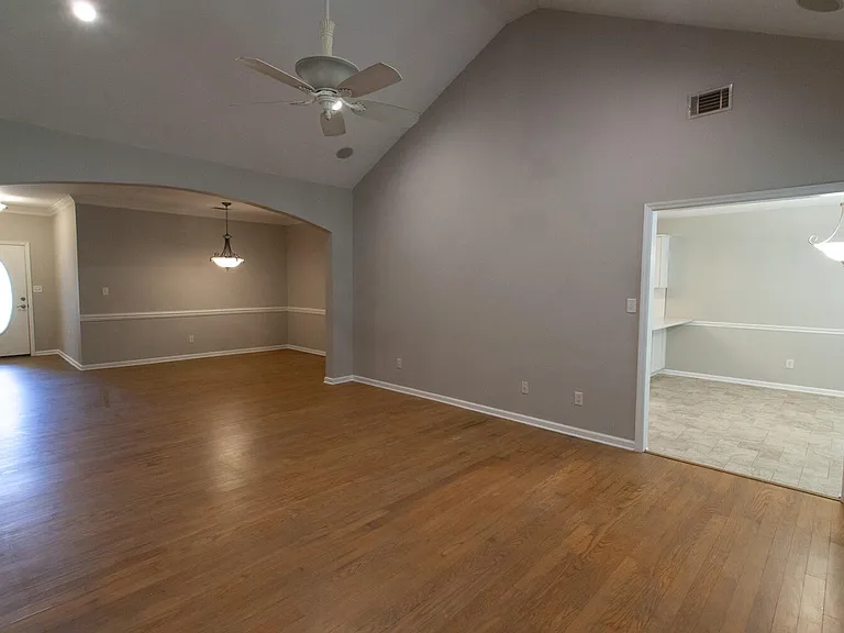 318 Vanderbilt Dr — Photo 5