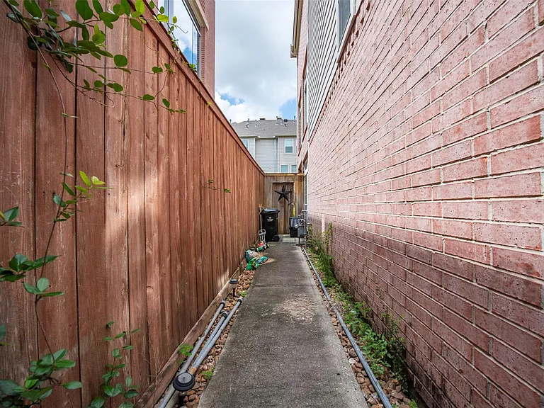 34 Waugh Dr #D — Photo 36