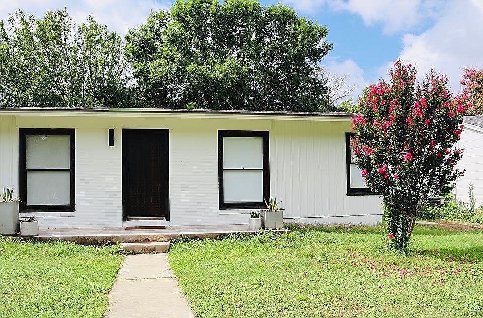 1st image of 253 Wellesley Blvd