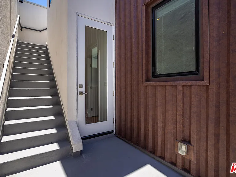 1427 Waterloo St — Photo 30