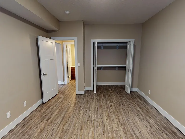 604 W Cedar St — Photo 12