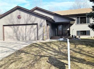 2724 S Maywood Dr, Sioux Falls, SD 57110