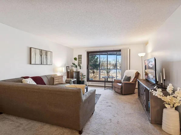 4710 58th Ave N APT 201, Crystal, MN 55429