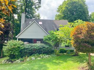 9102 Woodcrest Dr, Brecksville, OH 44141
