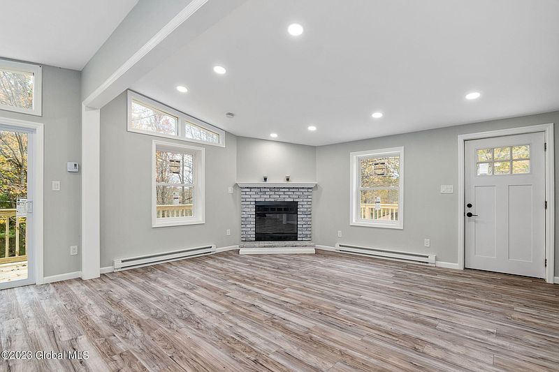 5th image of 565 Gage Road