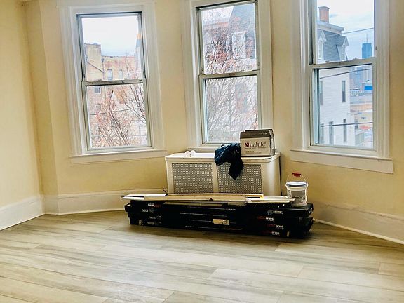 4th image of 18 Clifton Pl #1A