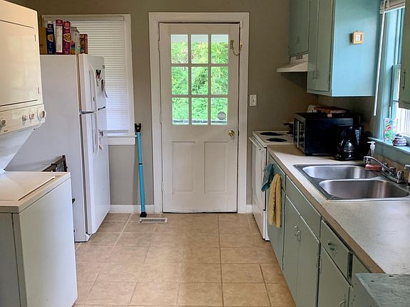 5th image of 514 E 1st St #4