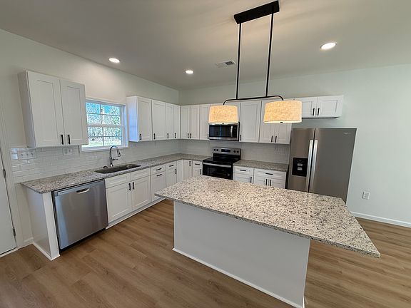 5th image of 405 E Chappell St