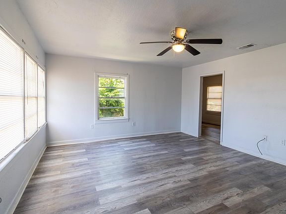 2nd image of 2911 Armory Rd