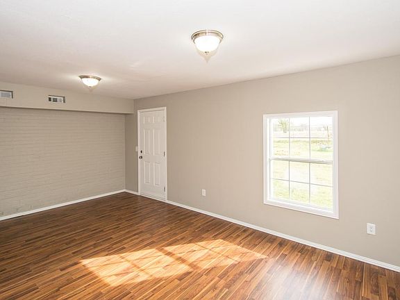 Want to go to backyard? No problem! Easy access from living