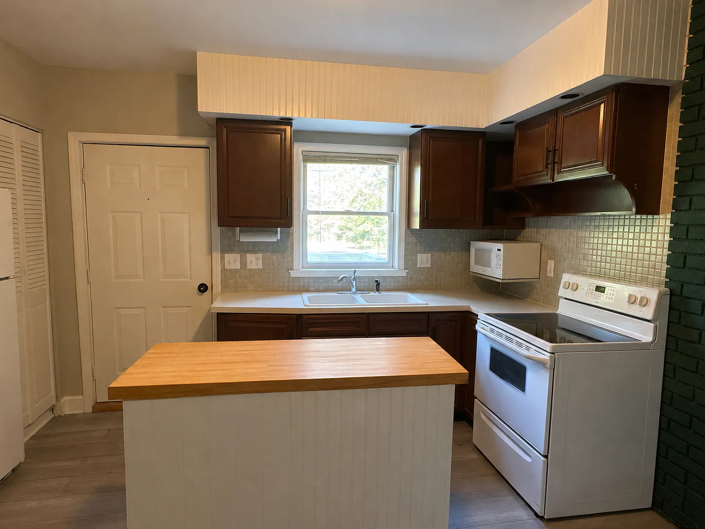 2 bed, 1200 sqft, $1,400 — Photo 1