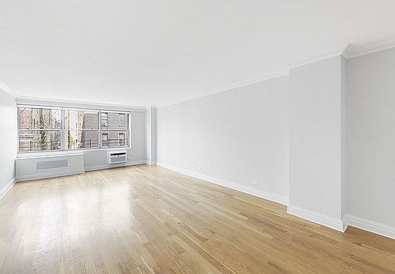 4th image of 210 W 89th St #6T