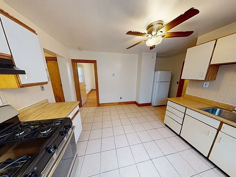 1 Normandy St #3 — Photo 4
