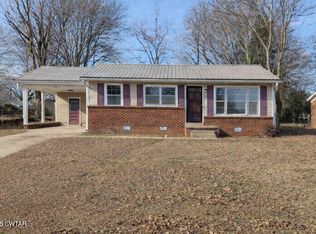 605 Natchez Trace Dr, Lexington, TN 38351